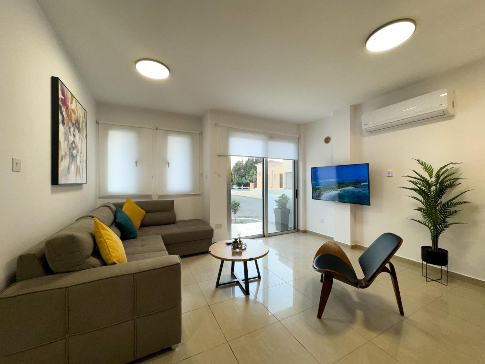 Modern 2Br Apartment With Pool, Veranda & Garden In Paphos Ngoại thất bức ảnh