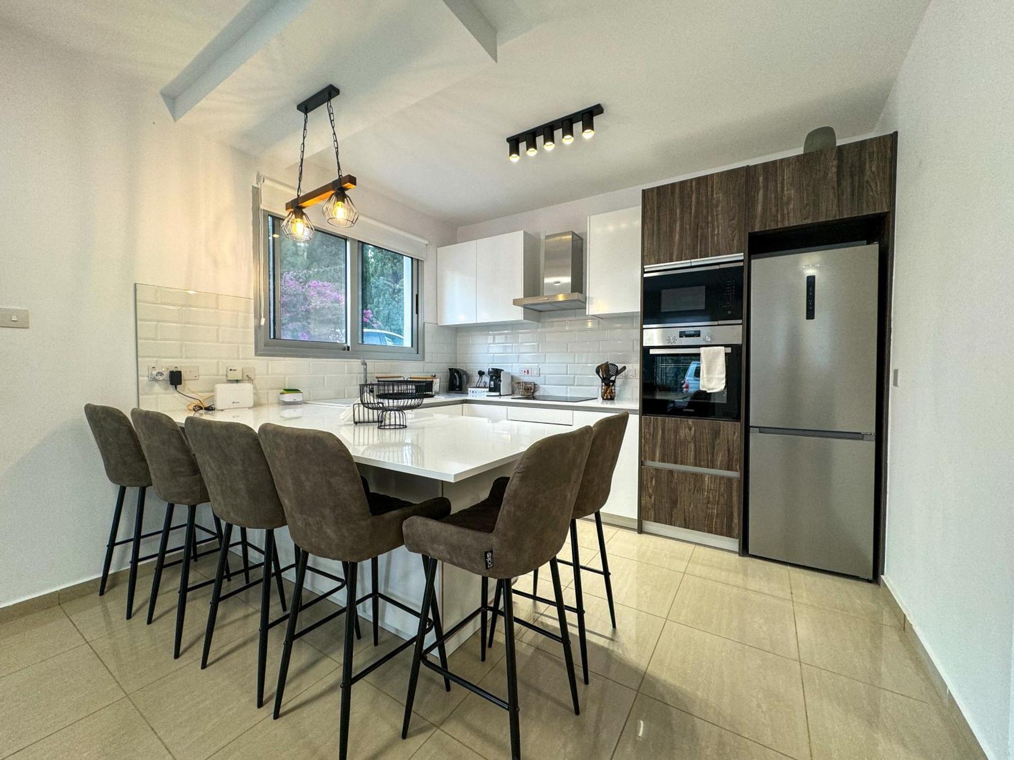 Modern 2Br Apartment With Pool, Veranda & Garden In Paphos Ngoại thất bức ảnh