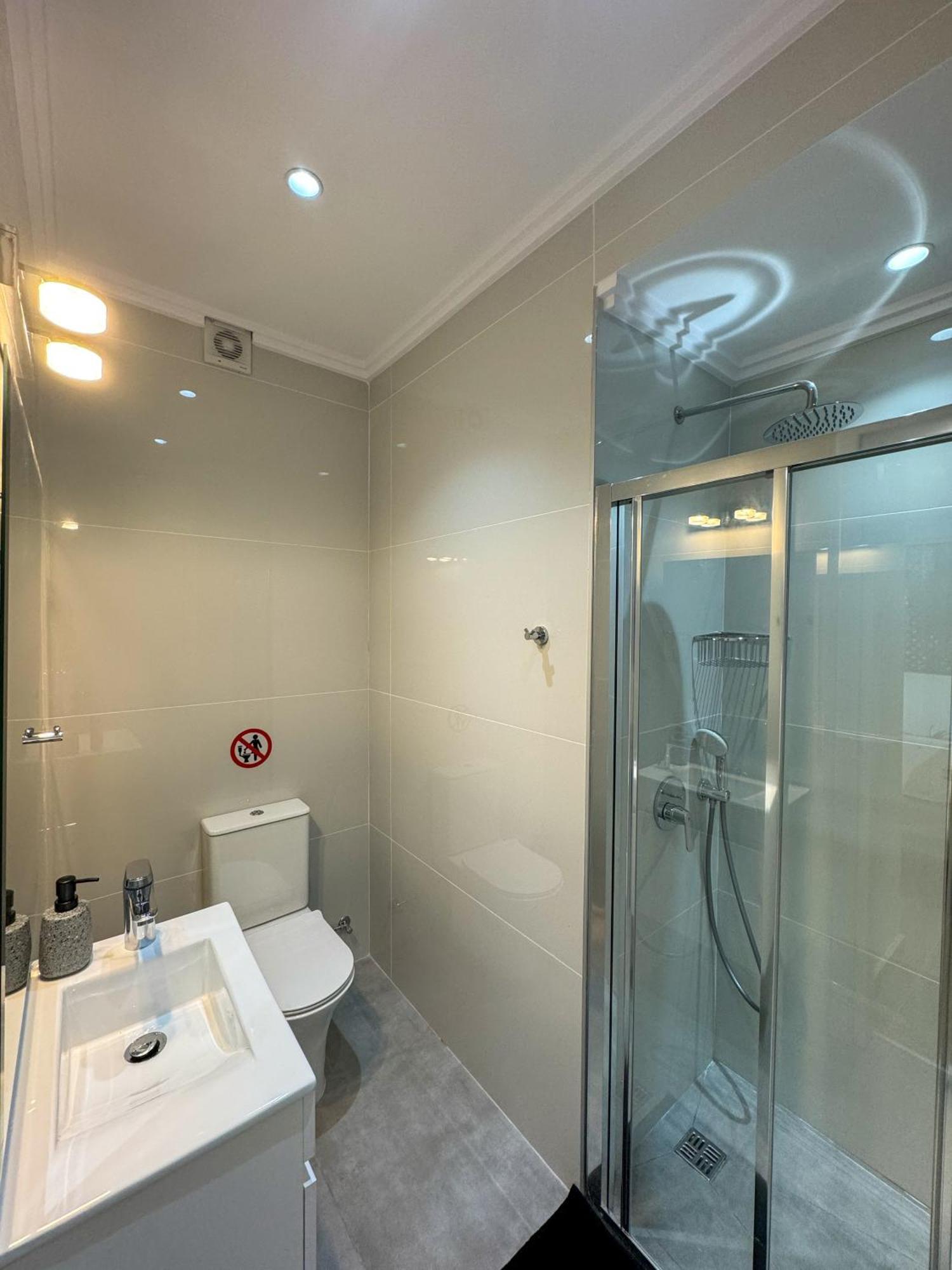 Modern 2Br Apartment With Pool, Veranda & Garden In Paphos Ngoại thất bức ảnh
