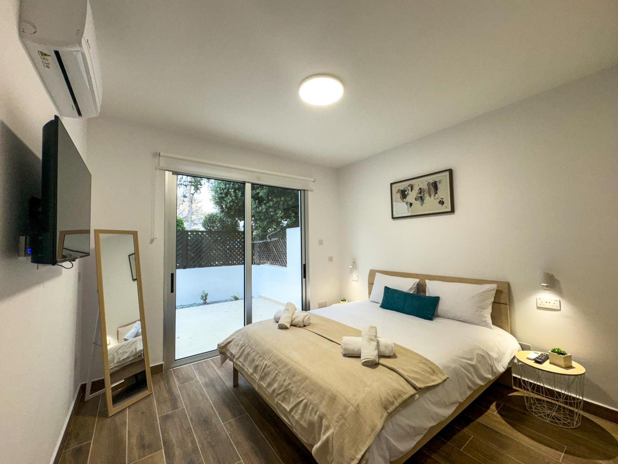 Modern 2Br Apartment With Pool, Veranda & Garden In Paphos Ngoại thất bức ảnh