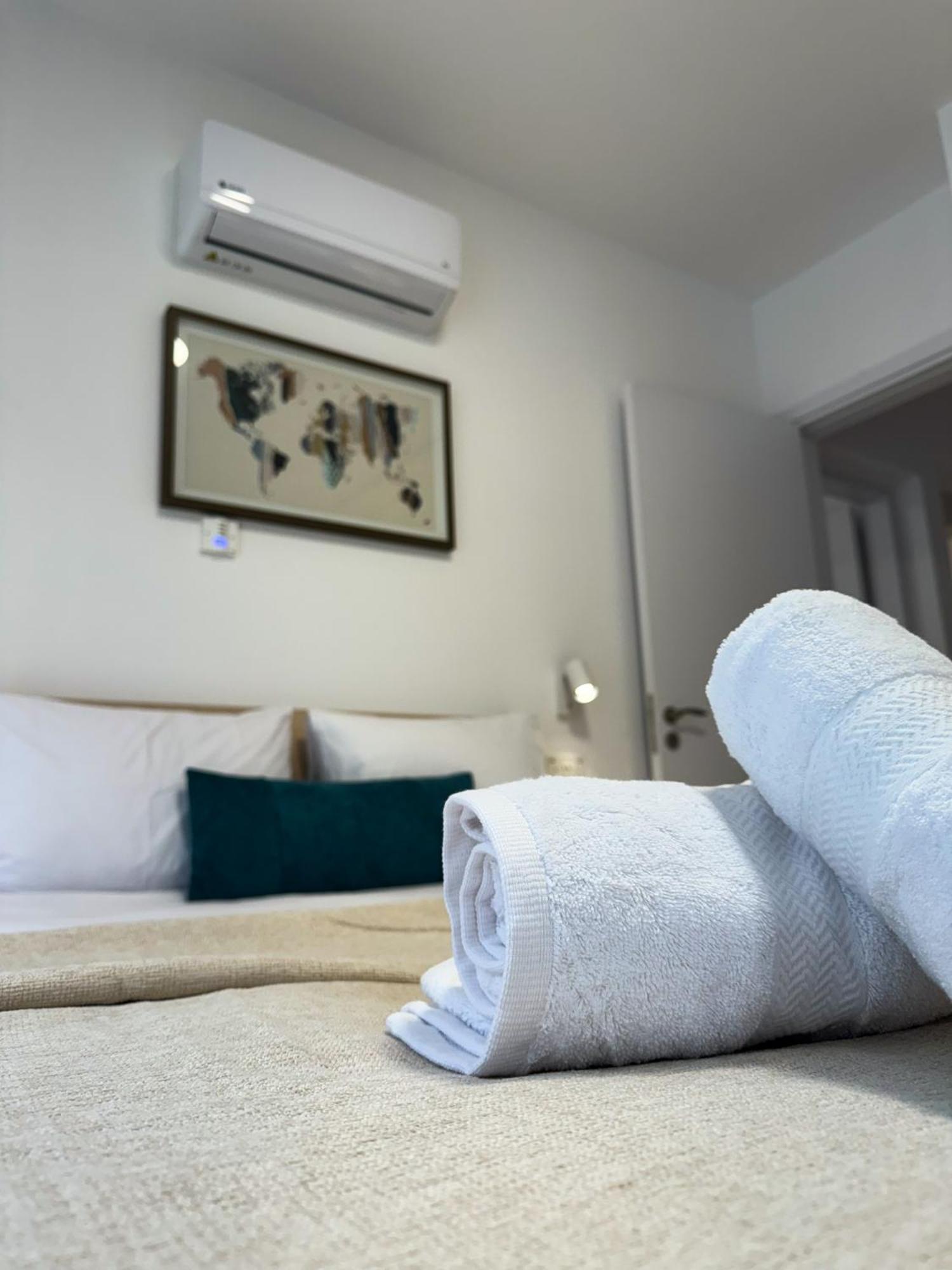 Modern 2Br Apartment With Pool, Veranda & Garden In Paphos Ngoại thất bức ảnh